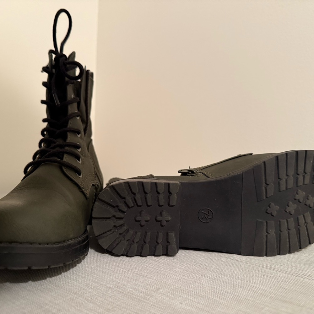 Amazon Essentials Olive Green Boots - image 4